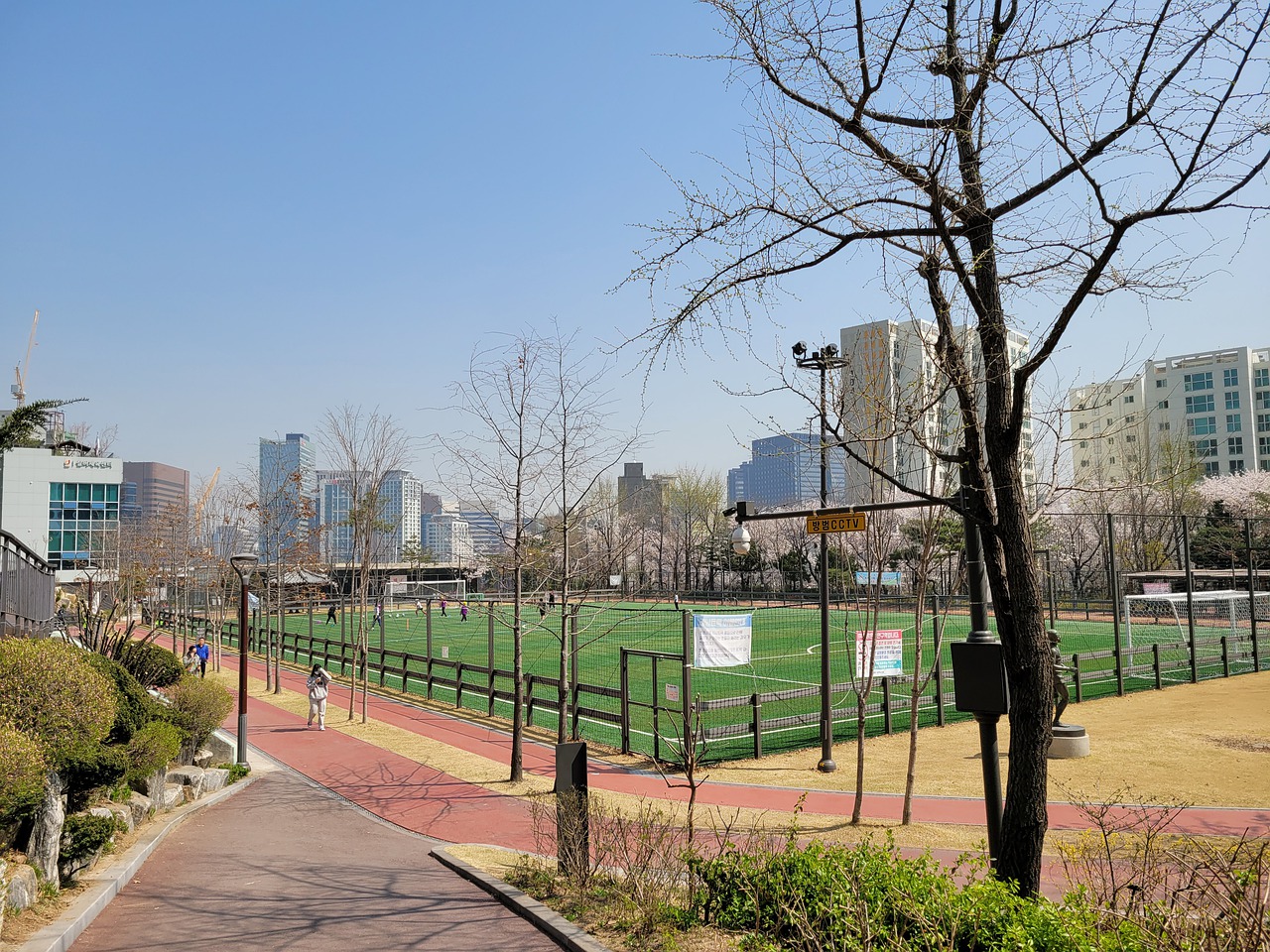 来了巨大的